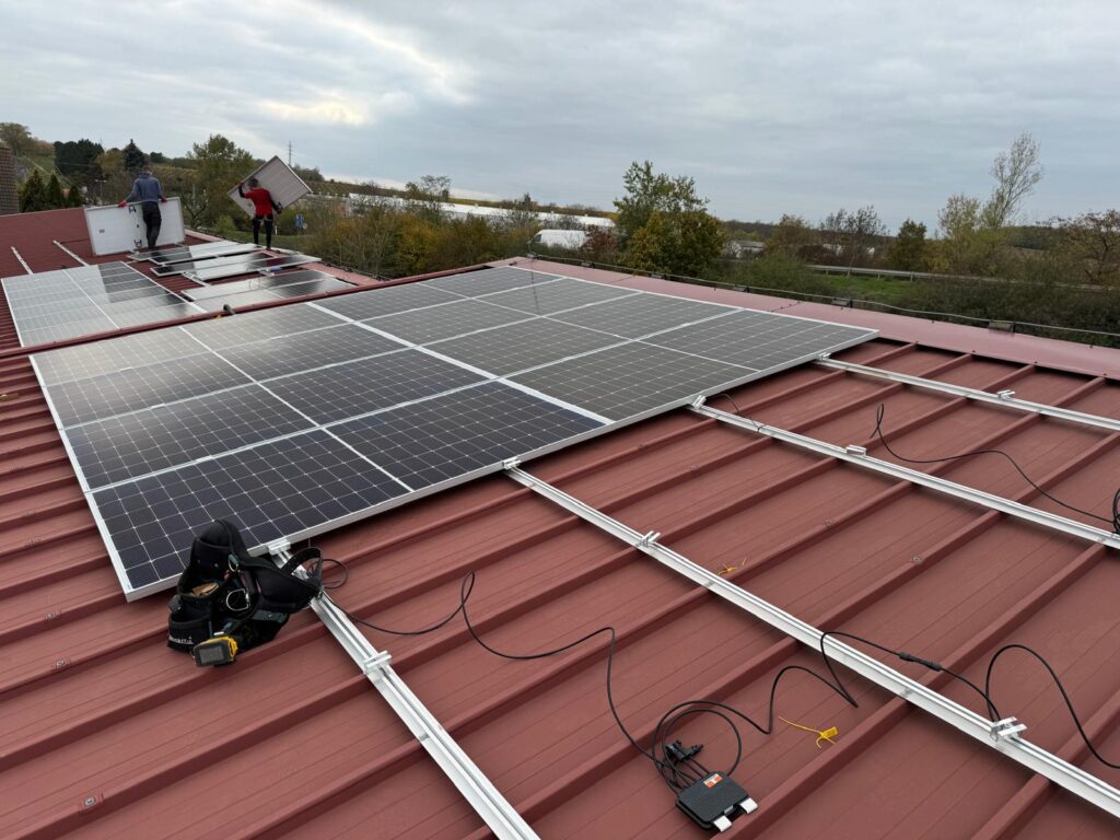 Na našom výrobnom mieste inštalujeme fotovoltaiku!