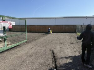 Zpevňování povrchu v areálu a na parkovišti